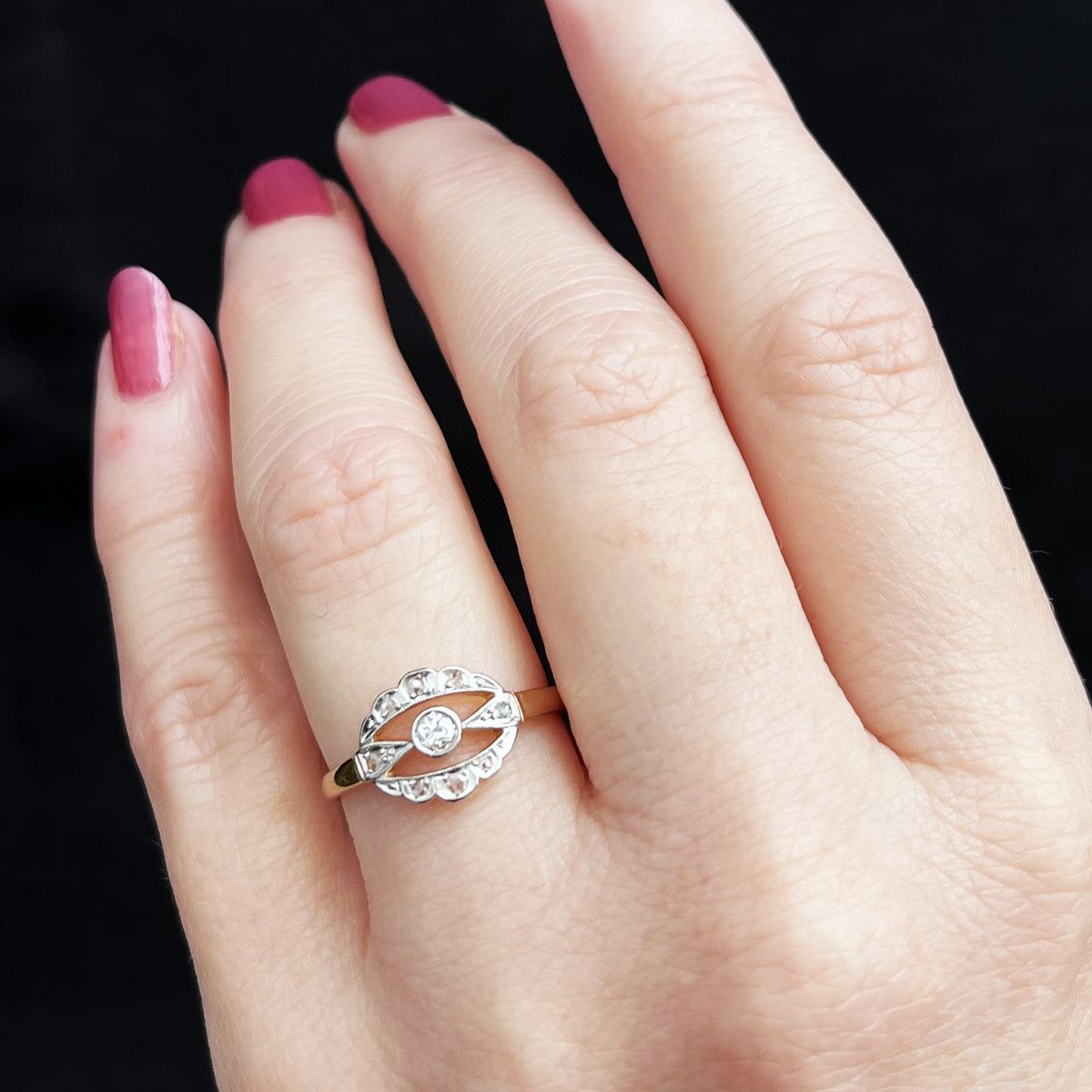 ANTIQUE DIAMOND HALO RING IN 18ct GOLD