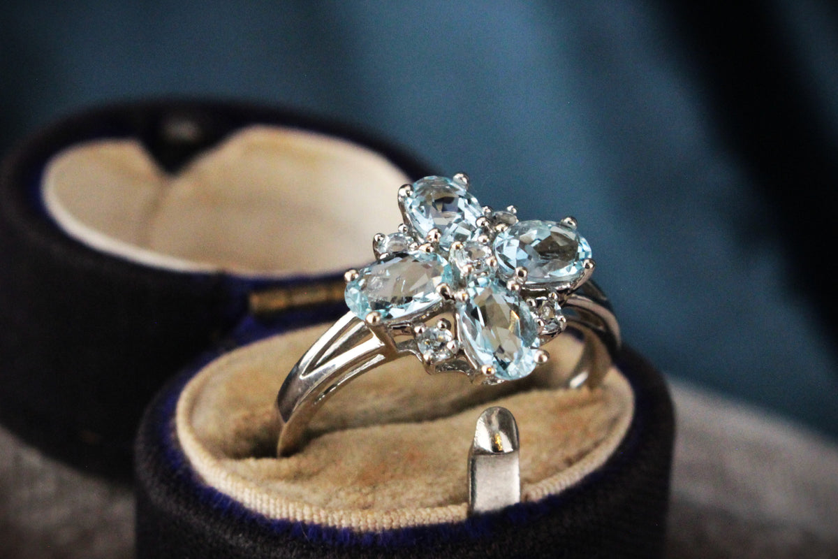 MODERN AQUAMARINE CLUSTER RING 9ct WHITE GOLD