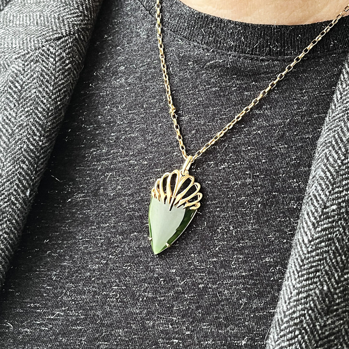 ANTIQUE EDWARDIAN NEPHRITE JADE PENDANT IN 9ct GOLD