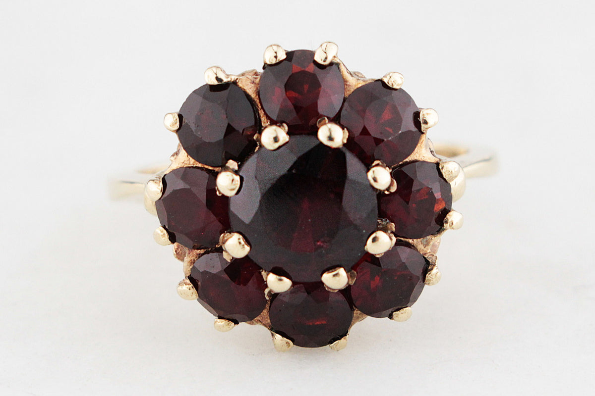 VINTAGE c1970 EUROPEAN BOHEMIAN GARNET CLUSTER RING 8ct GOLD