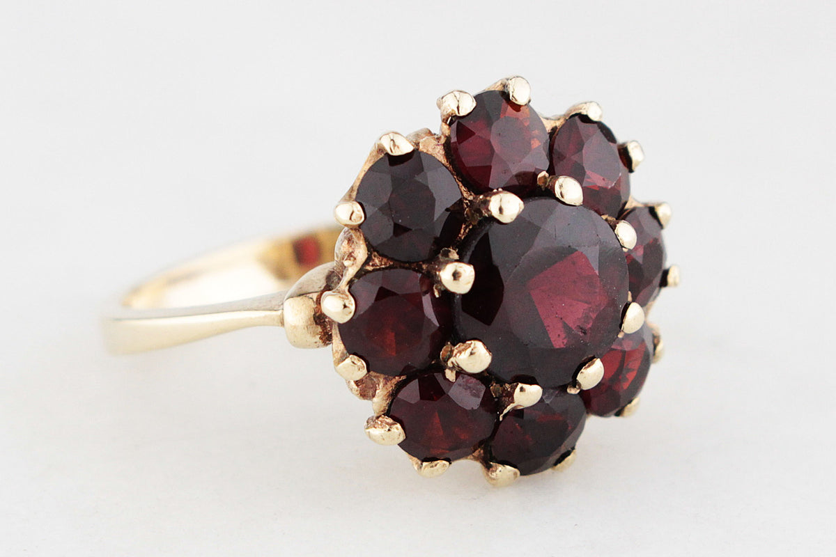 VINTAGE c1970 EUROPEAN BOHEMIAN GARNET CLUSTER RING 8ct GOLD
