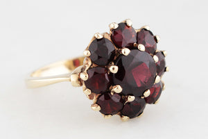 VINTAGE c1970 EUROPEAN BOHEMIAN GARNET CLUSTER RING 8ct GOLD