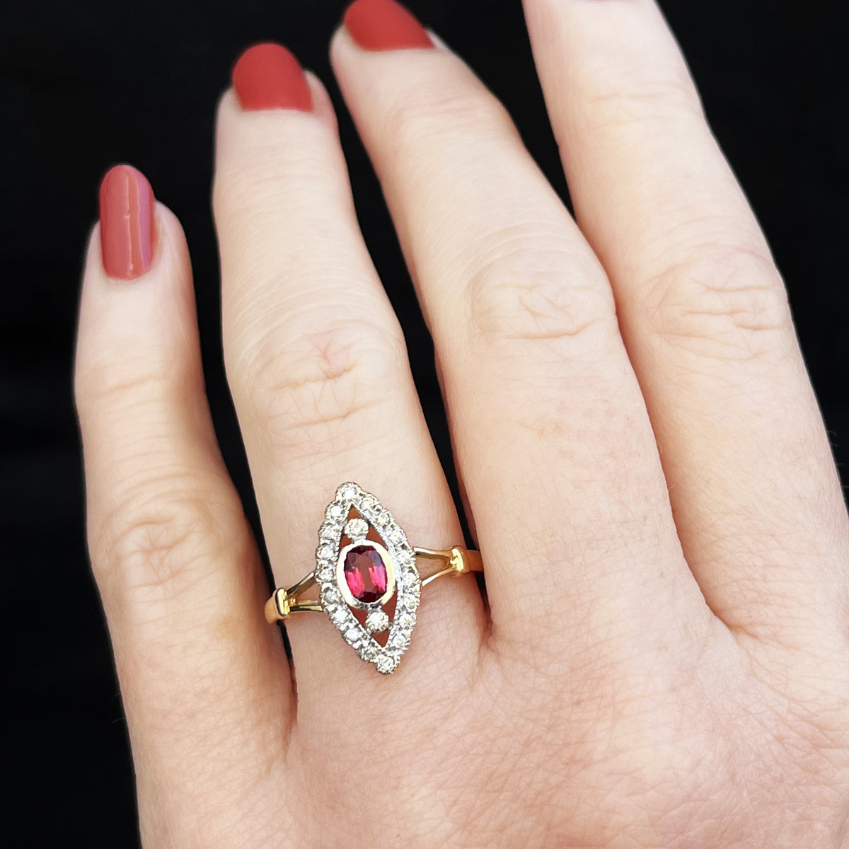 VINTAGE RUBY & DIAMOND RING 18ct GOLD