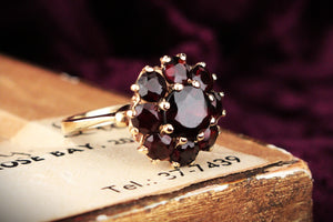 VINTAGE c1970 EUROPEAN BOHEMIAN GARNET CLUSTER RING 8ct GOLD
