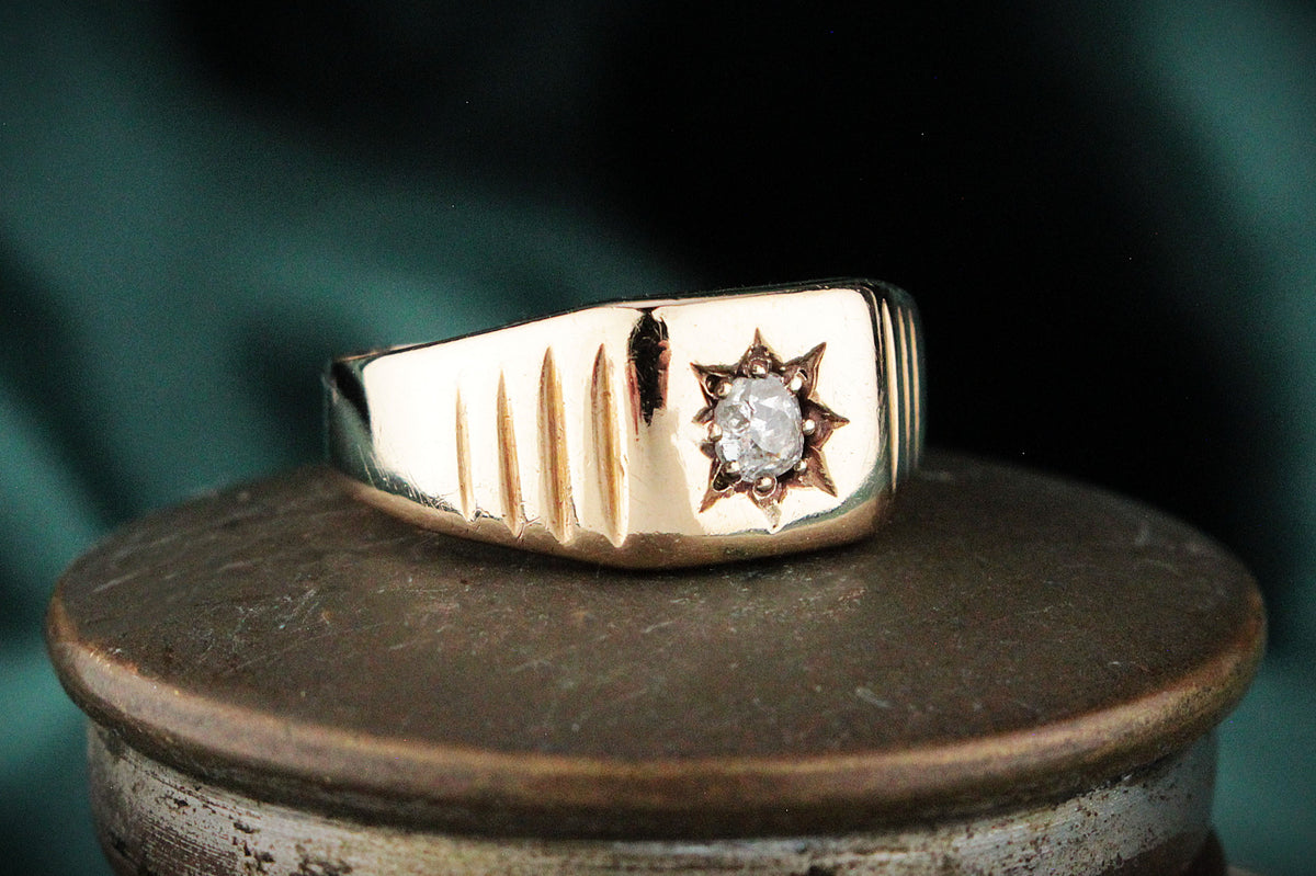 ANTIQUE STAR-SET DIAMOND SIGNET RING 9ct GOLD