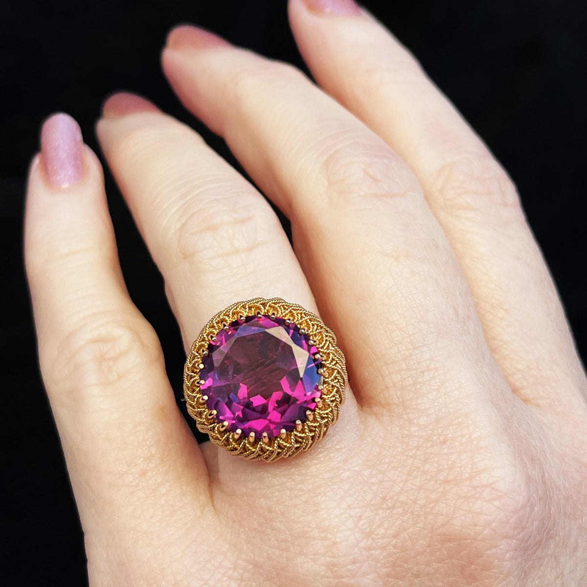 MID-CENTURY COLOUR CHANGE CORUNDUM COCKTAIL RING 14ct GOLD