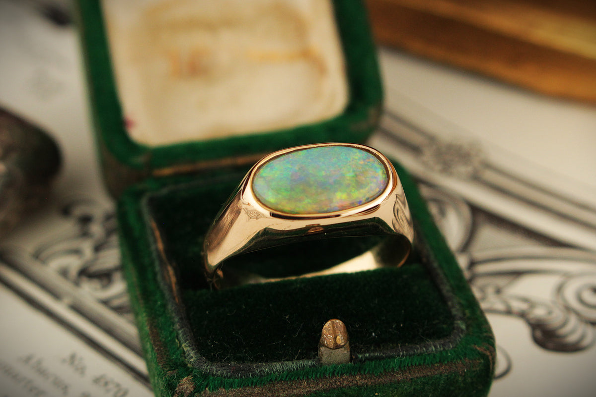 VINTAGE MID CENTURY c1960 SOLID WHITE OPAL 9ct YELLOW GOLD