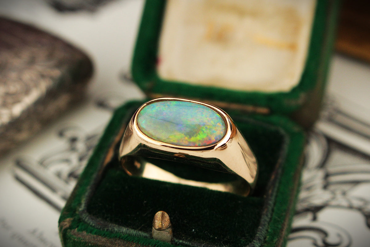VINTAGE MID CENTURY c1960 SOLID WHITE OPAL 9ct YELLOW GOLD