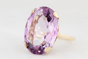 MID-CENTURY 1972 14.0ct AMETHYST COCKTAIL RING