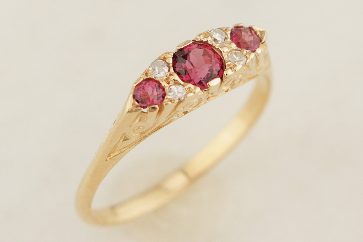 ANTIQUE EDWARDIAN c1910 GARNET & DIAMOND RING 9ct GOLD