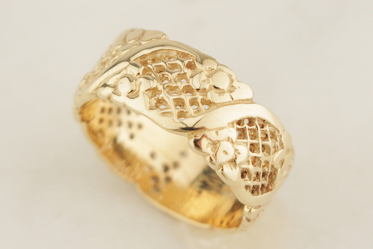 VINTAGE ESTATE ETCHED & PEIRCED 7.65mm BAND 9ct GOLD