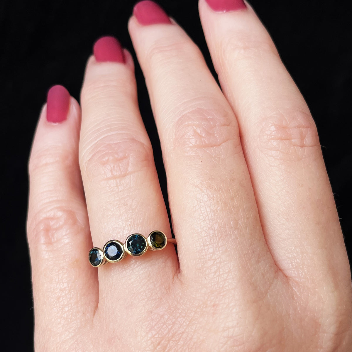 BESPOKE FOUR-STONE SAPPHIRE RING 14ct GOLD