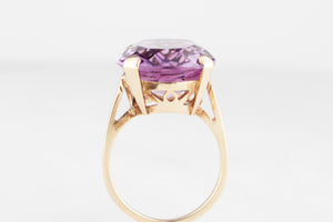 MID-CENTURY 1972 14.0ct AMETHYST COCKTAIL RING