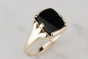 ANTIQUE EDWARDIAN ONYX RING ON 9ct YELLOW GOLD