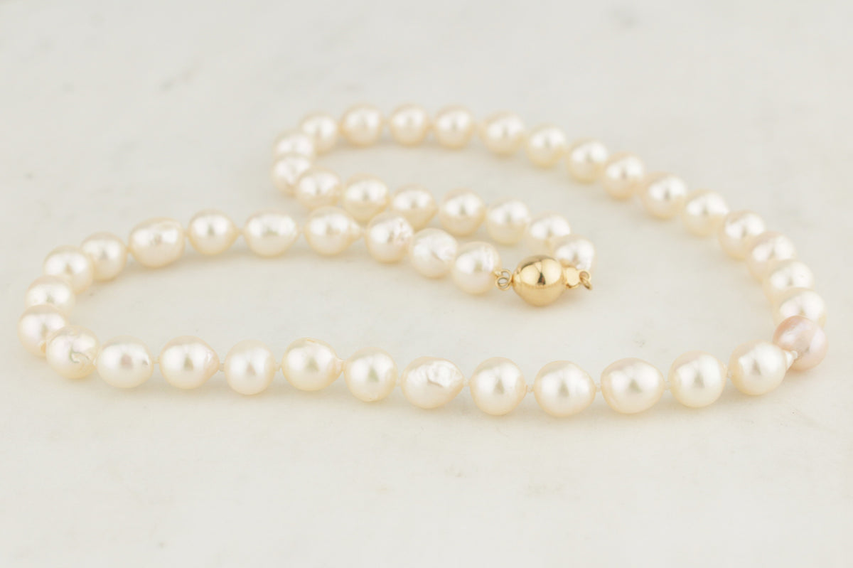 VINTAGE ESTATE SINGLE STRAND FRESH WATER PEARL NECKLACE 14ct GOLD CLASP
