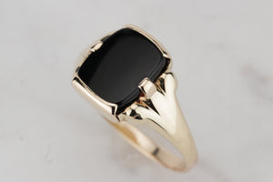 ANTIQUE EDWARDIAN ONYX RING ON 9ct YELLOW GOLD