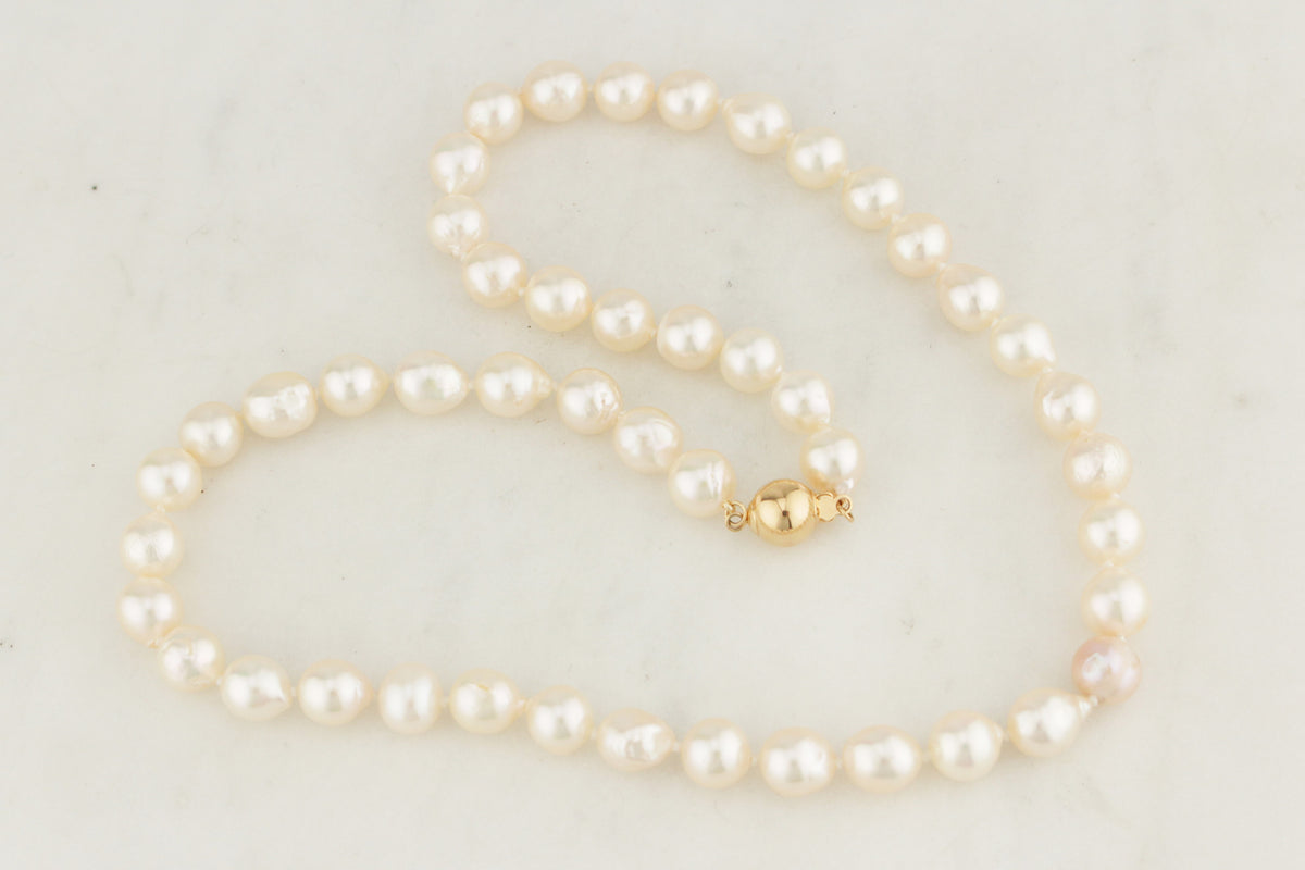 VINTAGE ESTATE SINGLE STRAND FRESH WATER PEARL NECKLACE 14ct GOLD CLASP