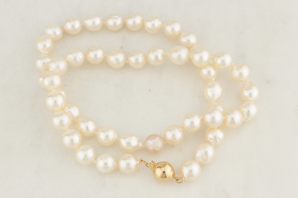 VINTAGE ESTATE SINGLE STRAND FRESH WATER PEARL NECKLACE 14ct GOLD CLASP
