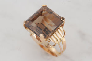 VINTAGE MID CENTURY 19.5ct SMOKY QUARTZ COCKTAIL RING ON 18ct YELLOW GOLD