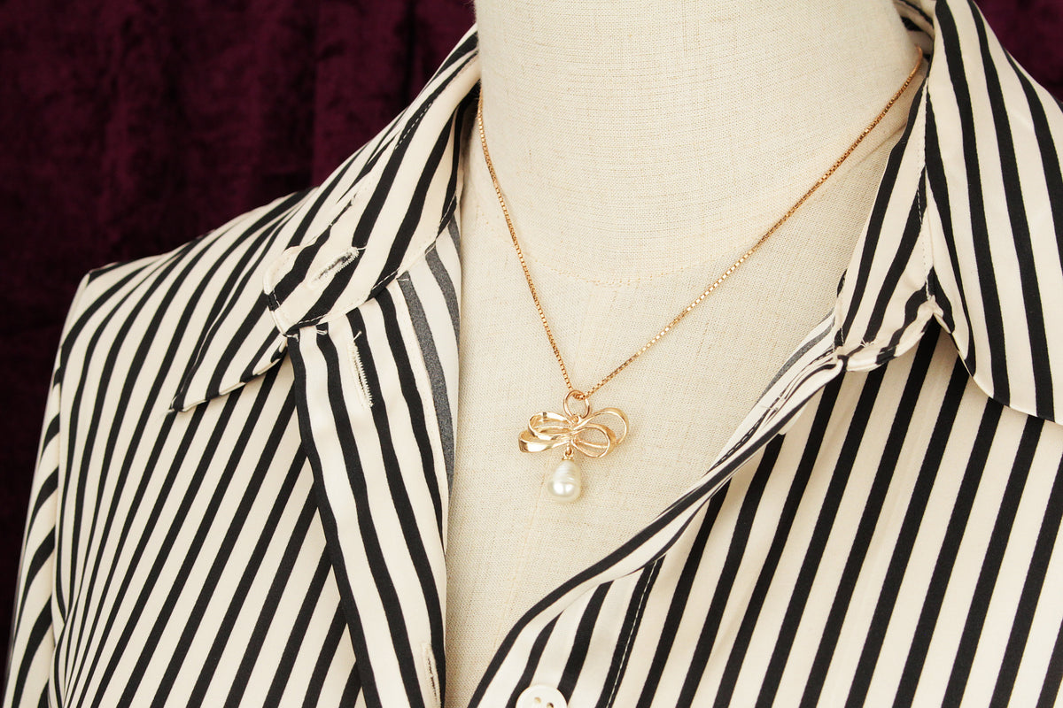 ANTIQUE c1920 SEMI-BAROQUE PEARL BOW PENDANT 9ct GOLD