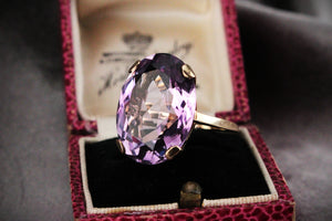 MID-CENTURY 1972 14.0ct AMETHYST COCKTAIL RING