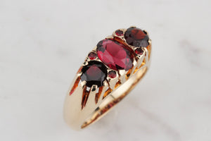 VINTAGE ESTATE GARNET RING ON 9ct YELLOW GOLD