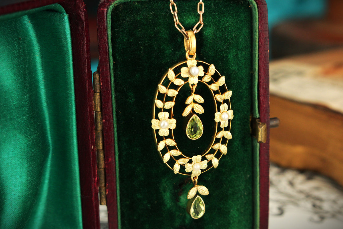 ANTIQUE EDWARDIAN c1900 PERIDOT & SEED PEARL PENDANT 15ct GOLD