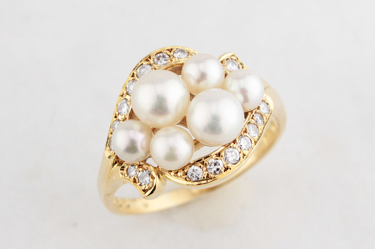 CONTEMPORARY DIAMOND &amp; PEARL RING 18ct GOLD