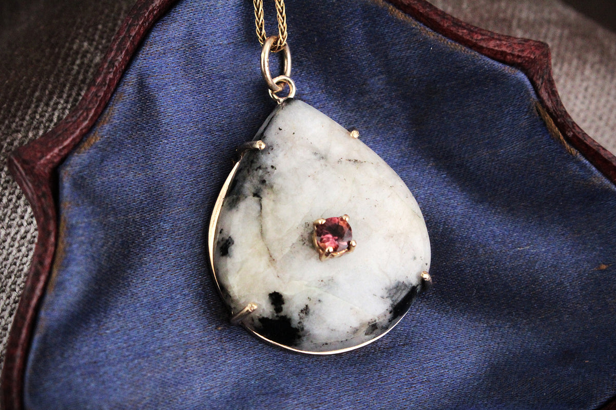 BESPOKE WHITE MOSS AGATE &amp; PINK SAPPHIRE PENDANT 9ct GOLD
