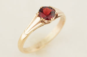 ANTIQUE EDWARDIAN c1910 GARNET SOLITAIRE RING 9ct GOLD