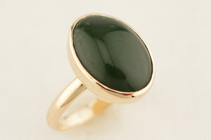 VINTAGE MID CENTURY c1970 NEPHRITE JADE RING 9ct GOLD