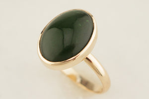 VINTAGE MID CENTURY c1970 NEPHRITE JADE RING 9ct GOLD