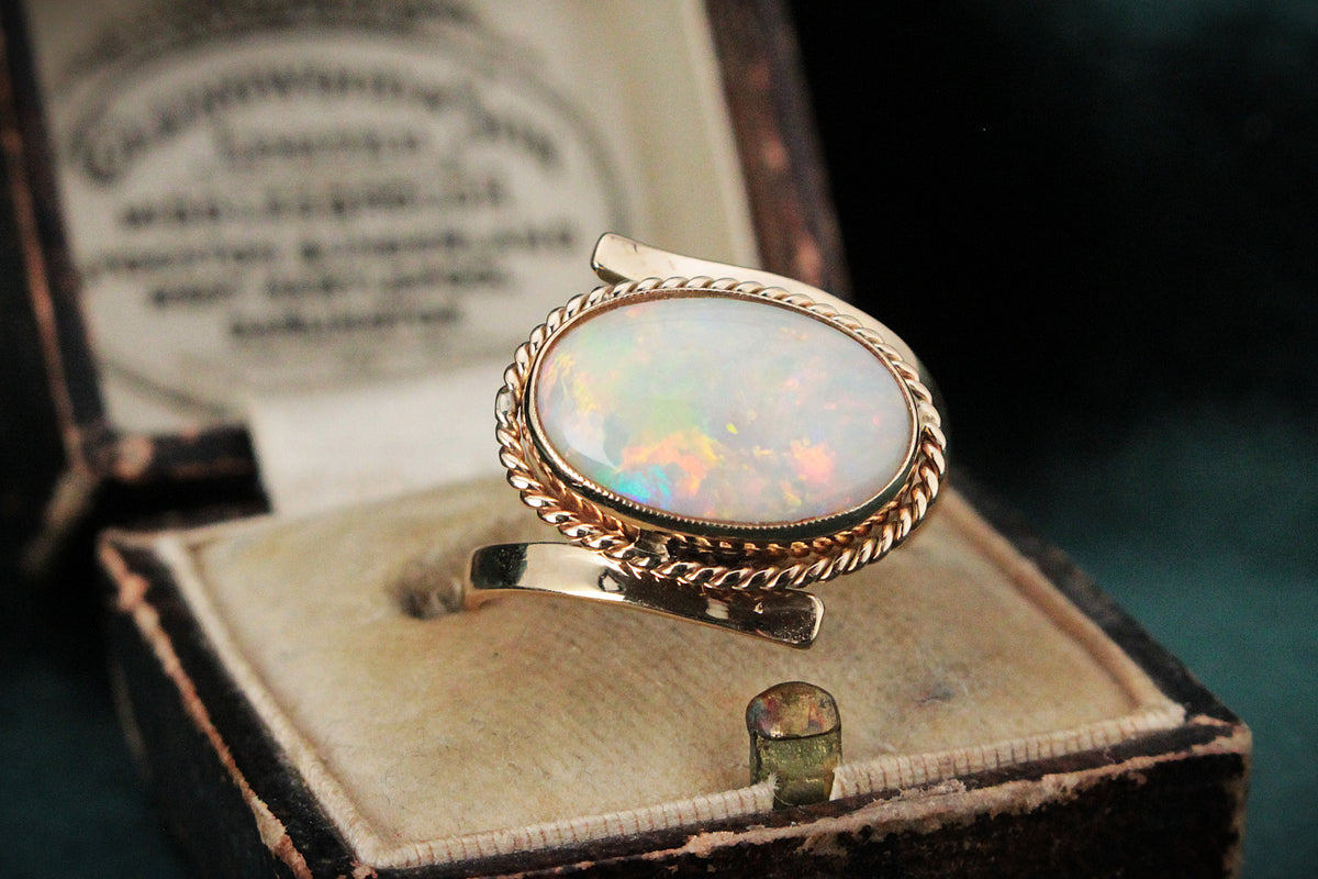 VINTAGE c1970’s SOLID OPAL RING 9ct GOLD