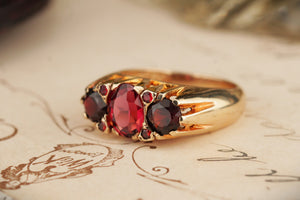 VINTAGE ESTATE GARNET RING ON 9ct YELLOW GOLD