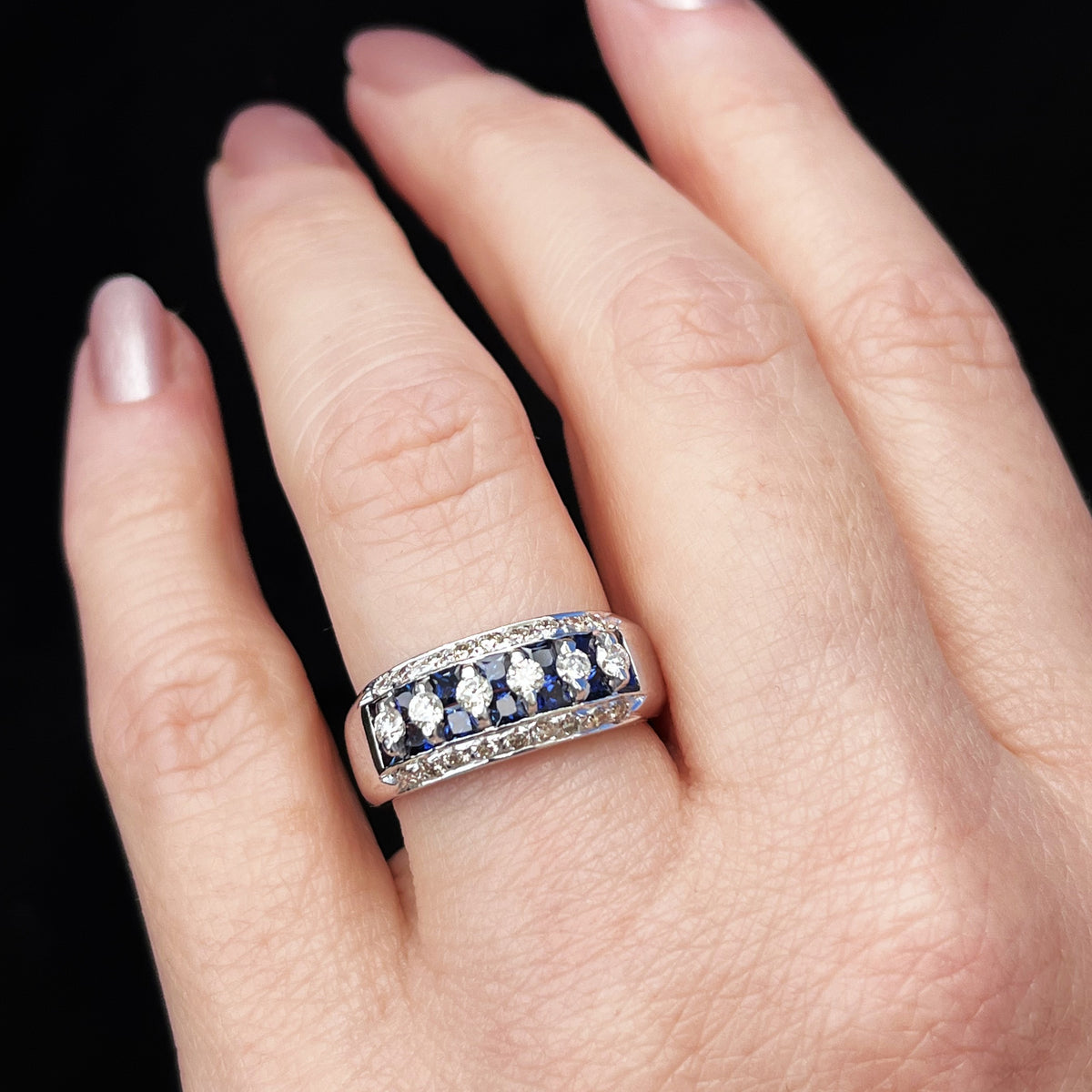 CONTEMPORARY DIAMOND &amp; SAPPHIRE RING 18ct GOLD