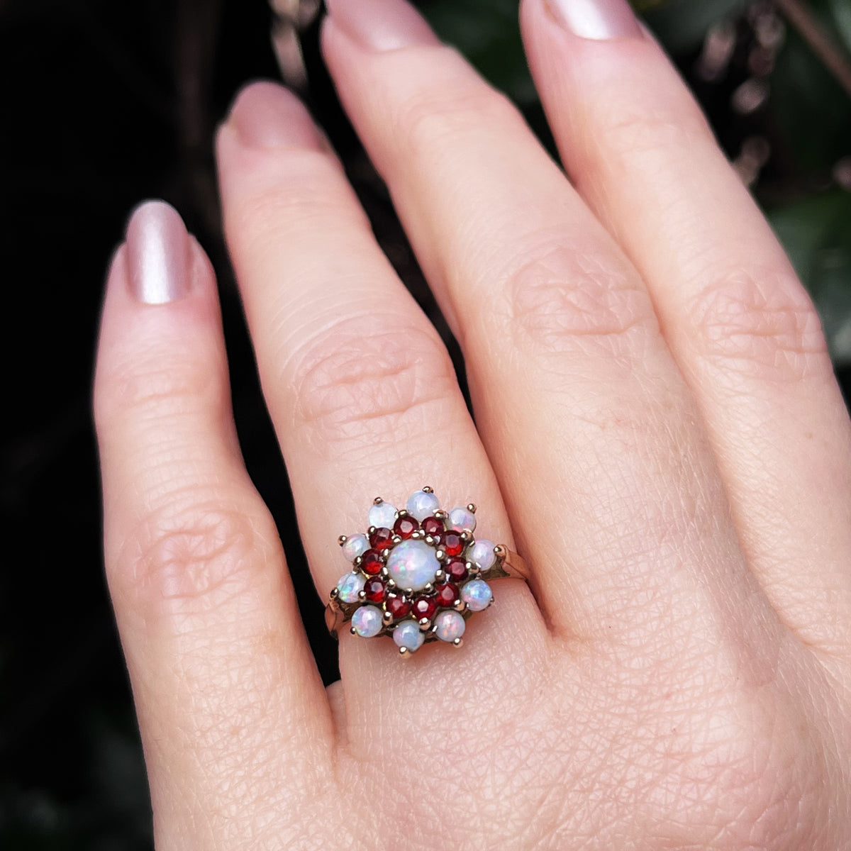 VINTAGE MID CENTURY OPAL & GARNET CLUSTER RING 9ct GOLD