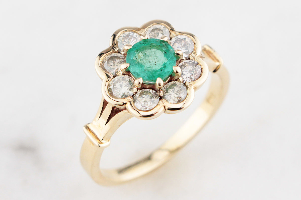 EMERALD &amp; DIAMOND CLUSTER RING 14ct GOLD