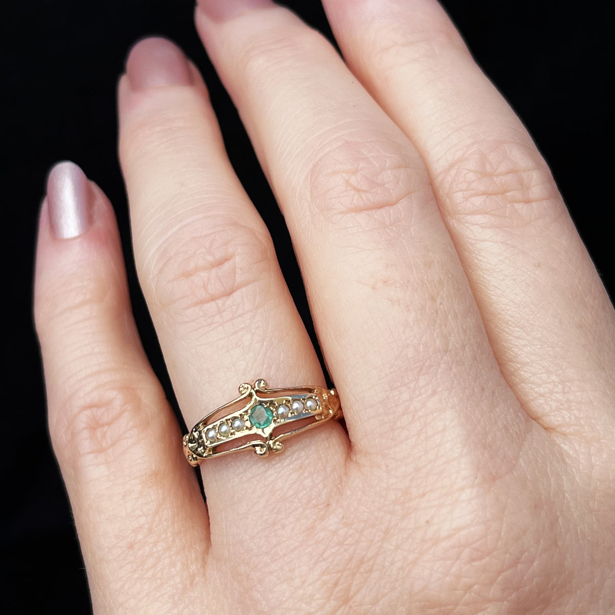 VINTAGE EMERALD &amp; PEARL RING 9ct GOLD