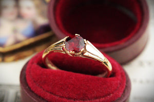 ANTIQUE EDWARDIAN c1910 GARNET SOLITAIRE RING 9ct GOLD