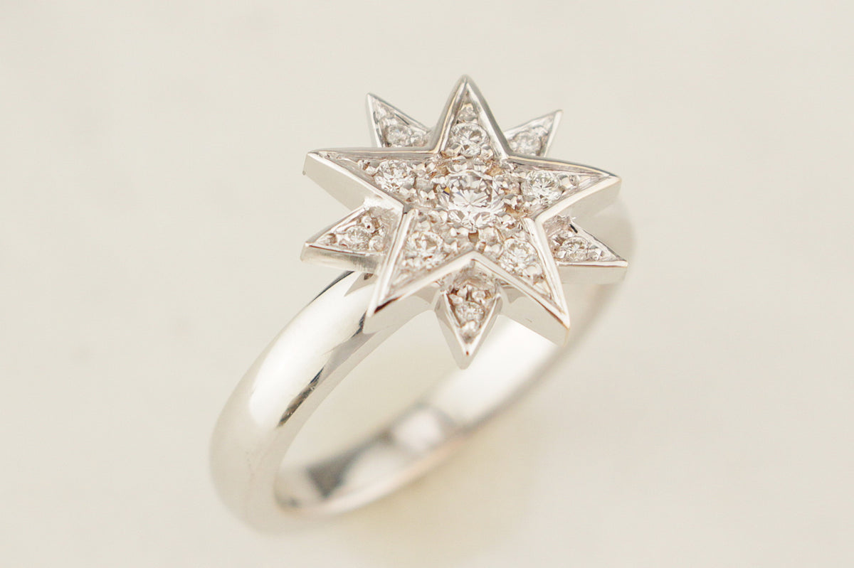 CONTEMPORARY DIAMOND STAR RING 18ct WHITE GOLD