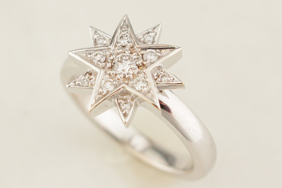 CONTEMPORARY DIAMOND STAR RING 18ct WHITE GOLD