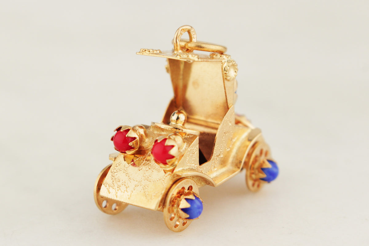 RETRO c1970 CORAL &amp; LAPIS LAZULI OLDSMOBILE PENDANT 14ct GOLD