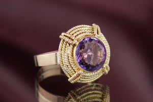 VINTAGE RETRO ERA c1940 AMETHYST COCKTAIL RING ON 14ct YELLOW GOLD