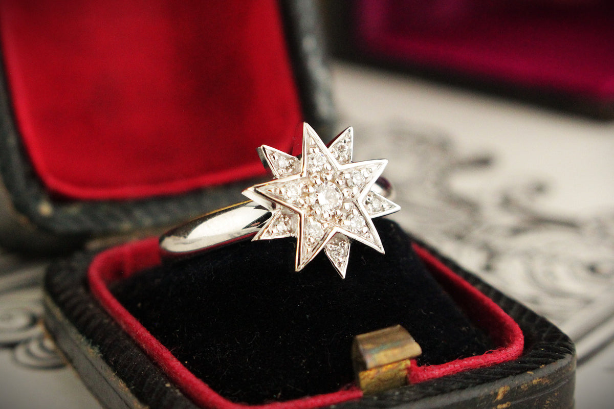 CONTEMPORARY DIAMOND STAR RING 18ct WHITE GOLD