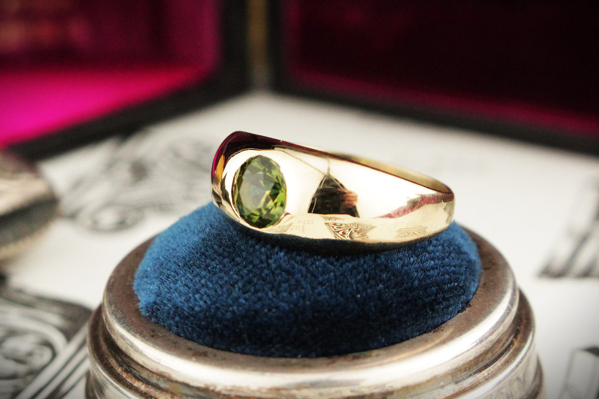 CUSTOM R&amp;V GREEN SAPPHIRE RING 9ct GOLD