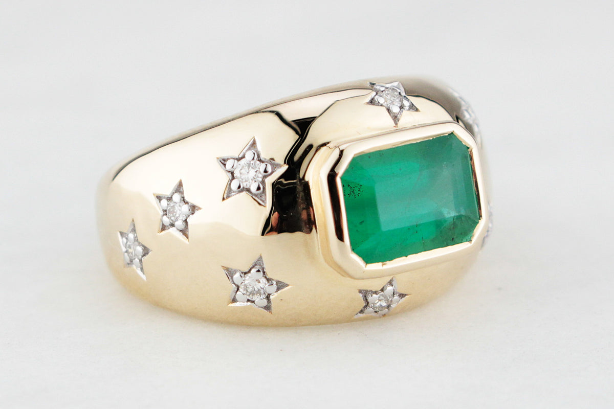 CONTEMPORARY EMERALD &amp; DIAMOND RING 14ct GOLD