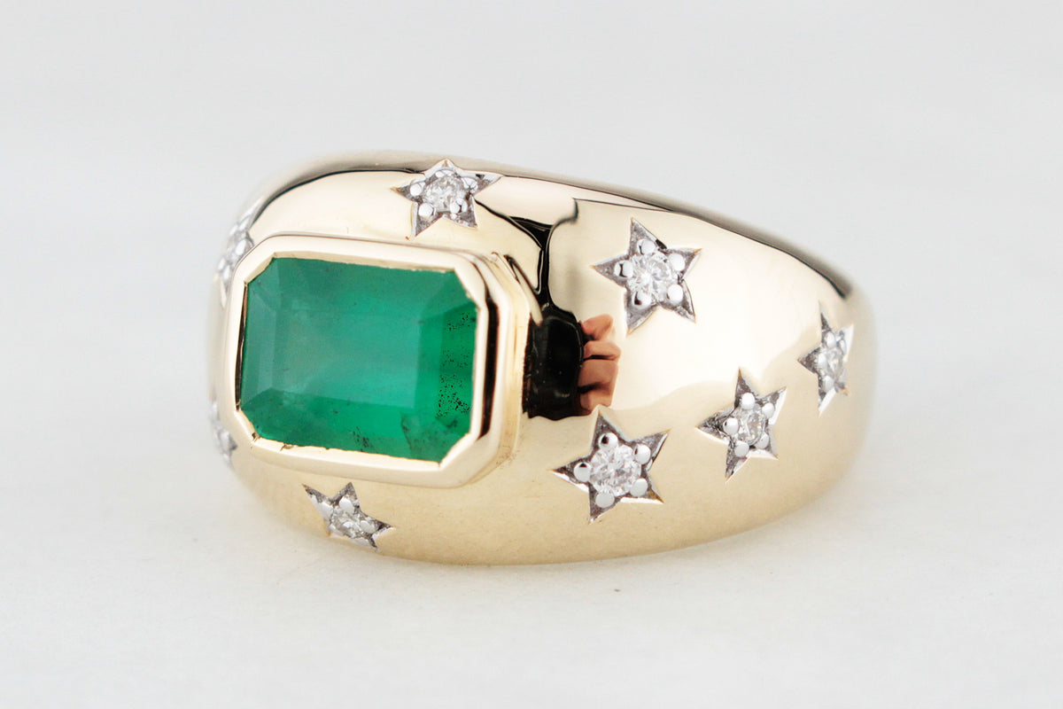 CONTEMPORARY EMERALD &amp; DIAMOND RING 14ct GOLD