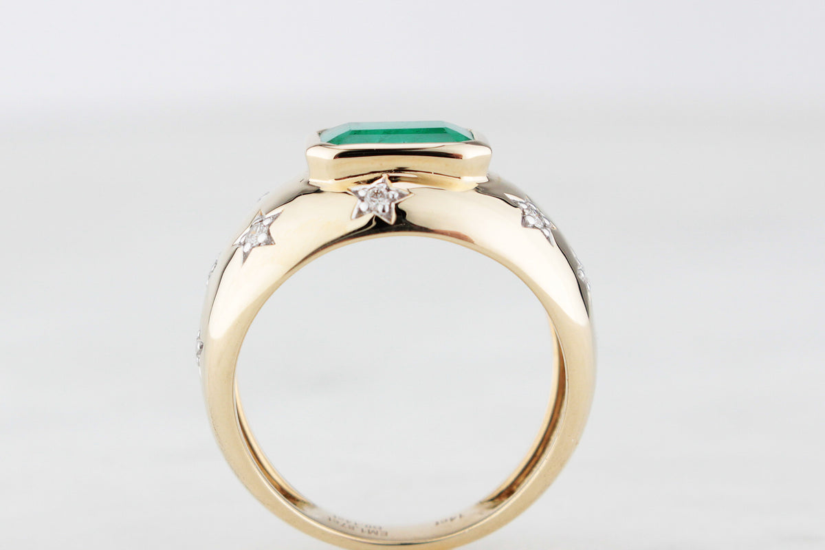 CONTEMPORARY EMERALD &amp; DIAMOND RING 14ct GOLD