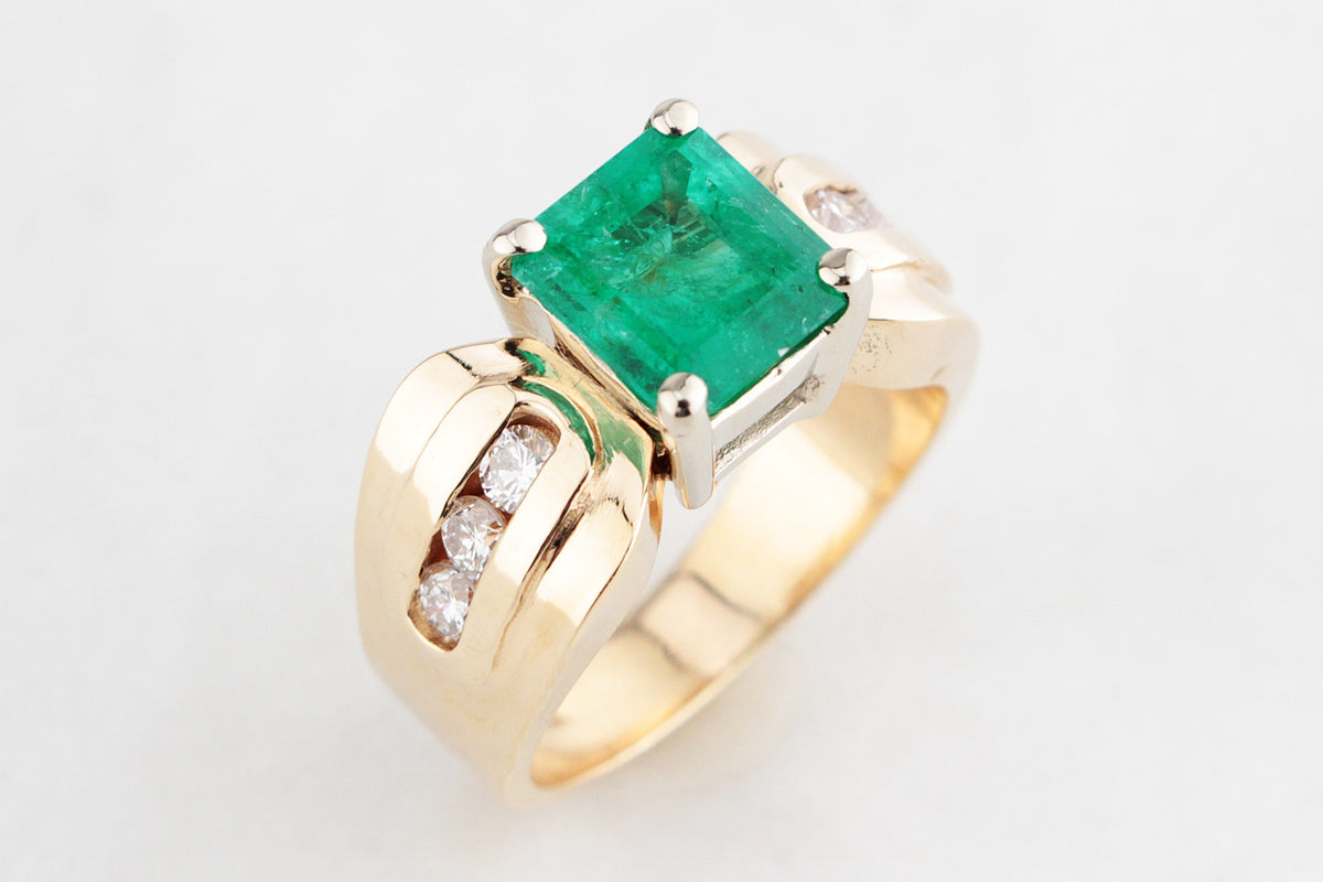 VINTAGE 1940/50’s EMERALD &amp; DIAMOND RING 14ct GOLD