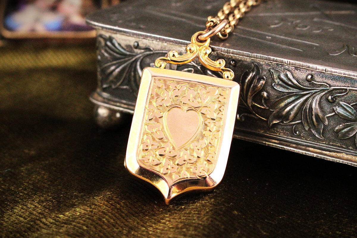 ANTIQUE EDWARDIAN c1910 ETCHED LOCKET 9ct GOLD
